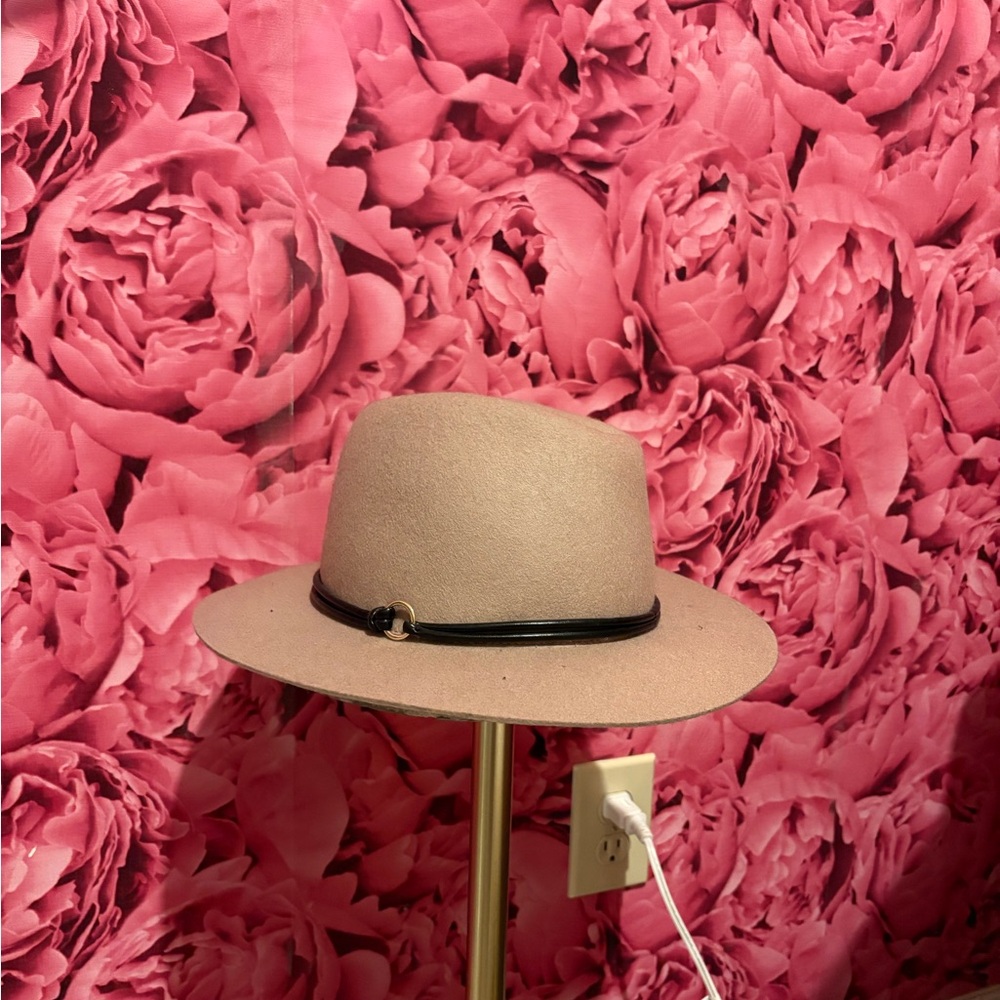 Nordstrom Tan Fedora with Black Band